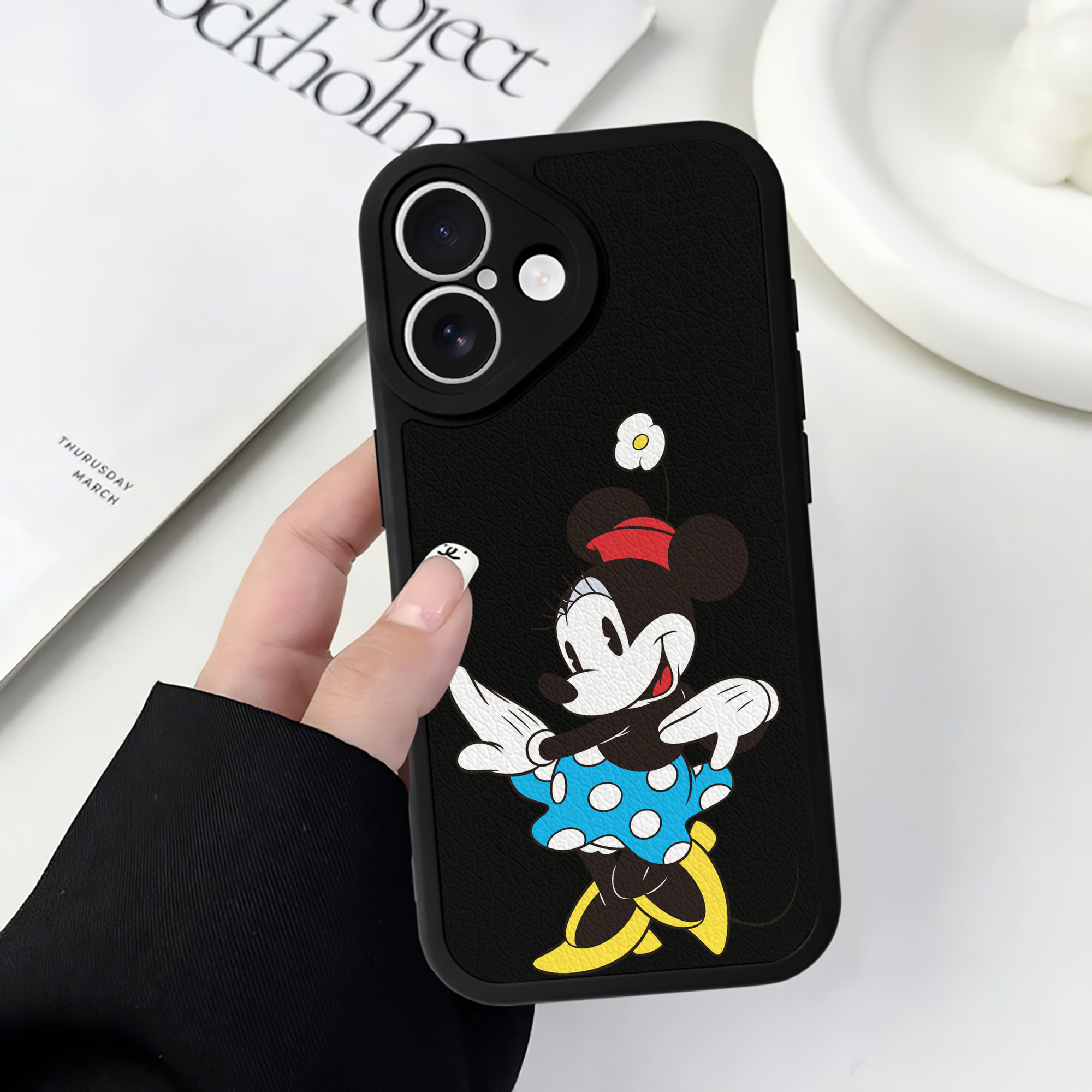 （画像用） ミッキーマウス Mickey Mouse 【iPhone 16シリーズ対応】シリコンスマホケース（レザー調） 材質：シリコン
